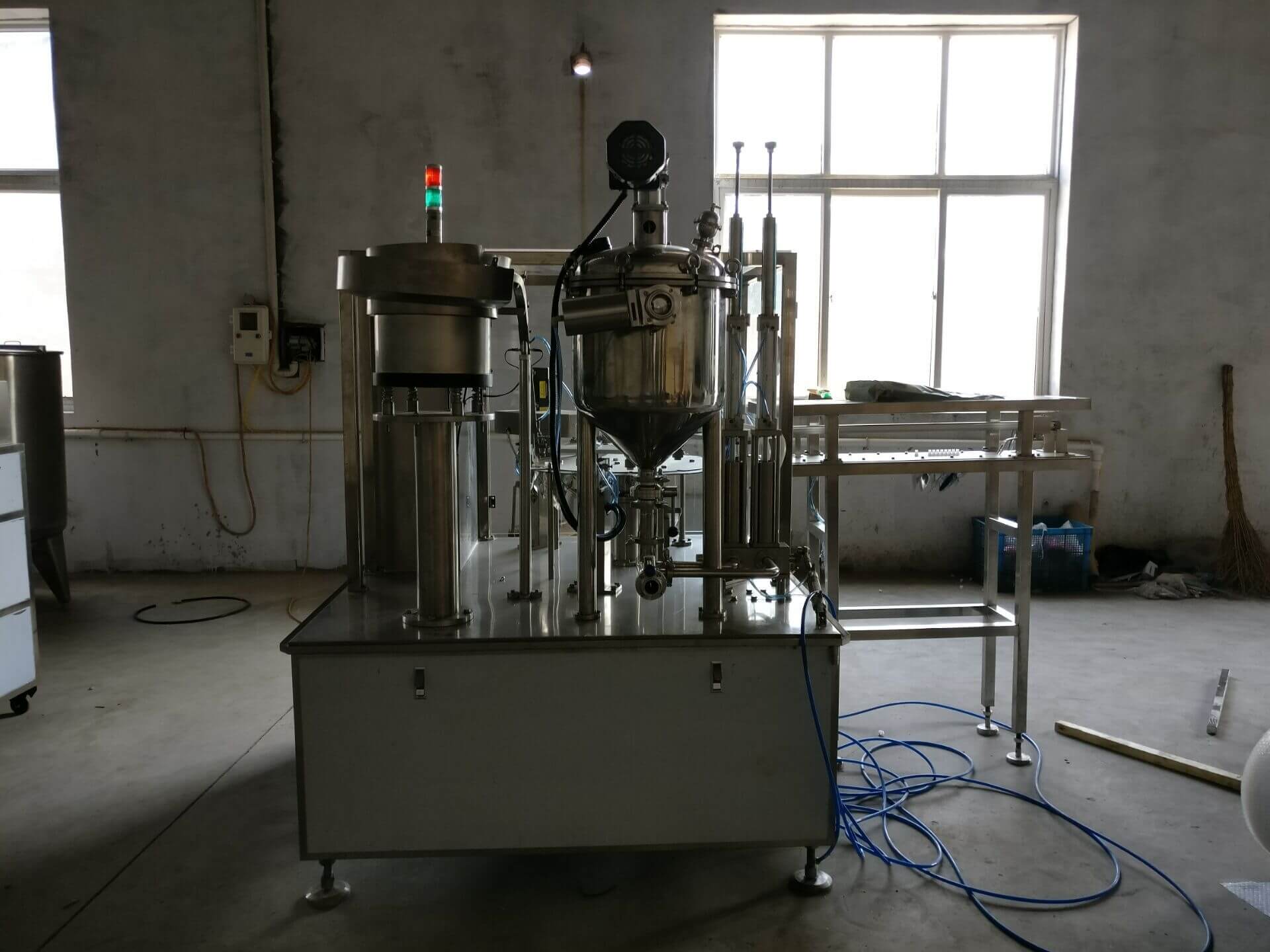 Spout bag filling capping machine/stand up pouch filling machine