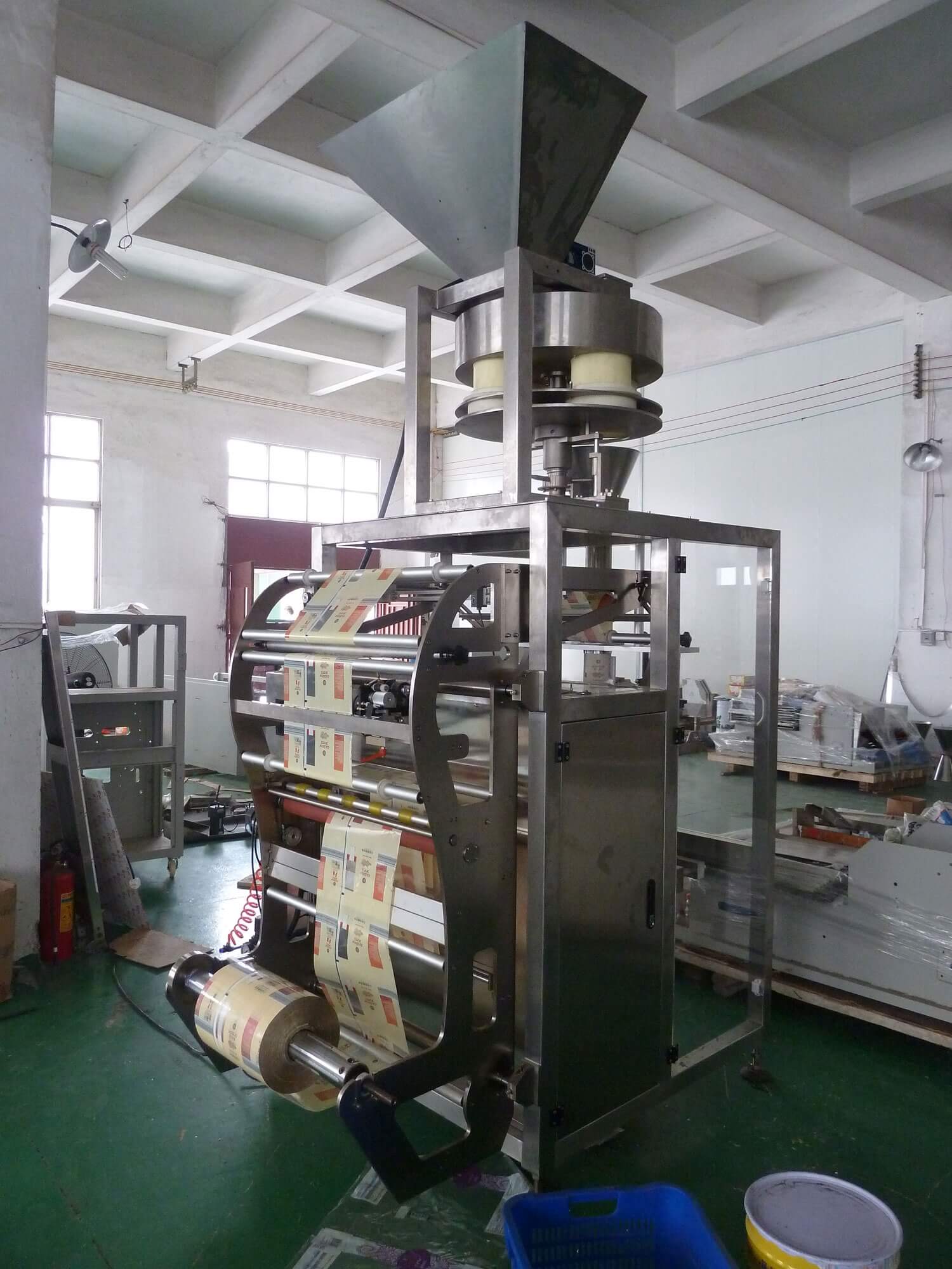 Vertical pillow bag packing machine for rice sugar coffee beans