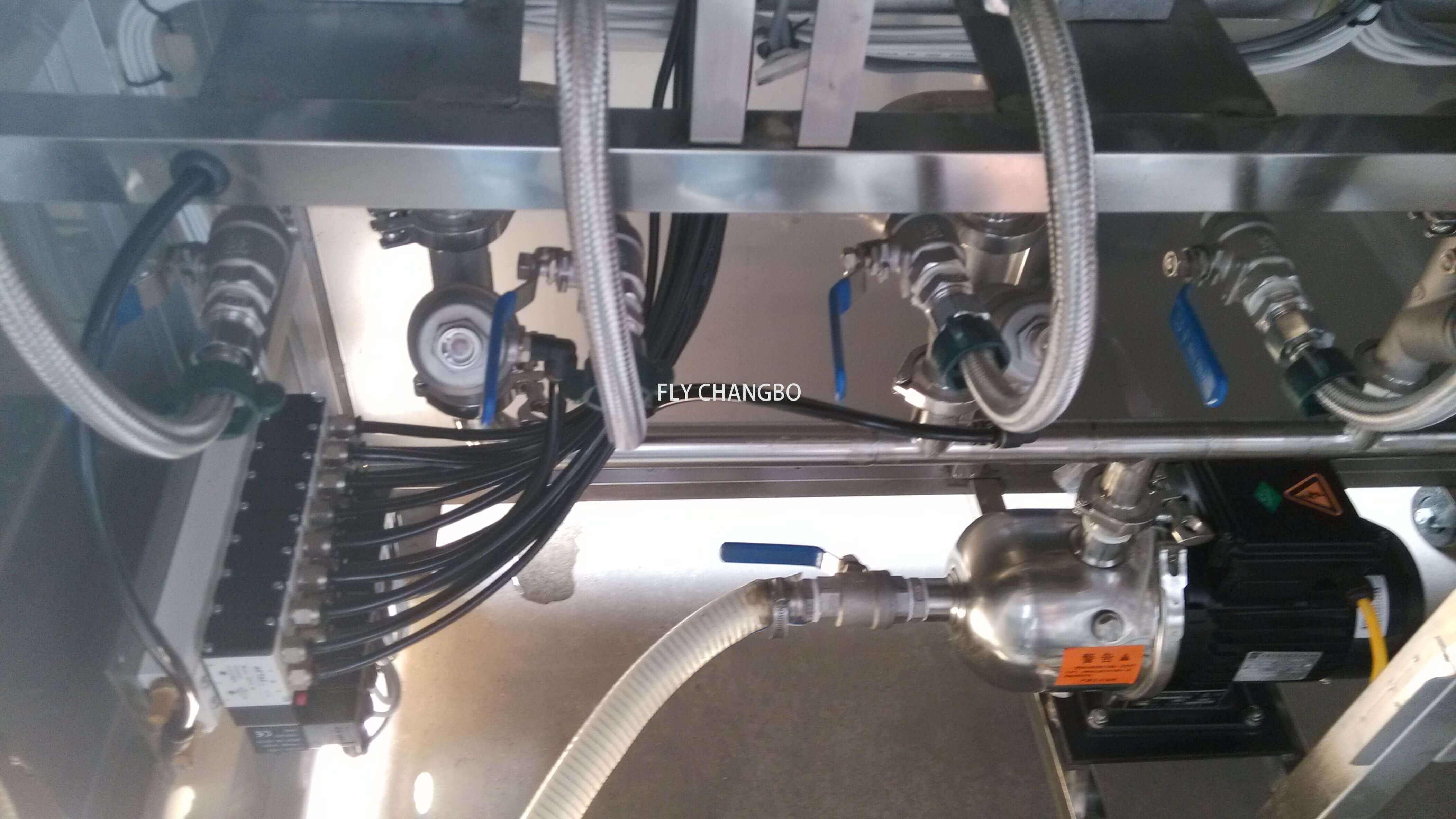 Bottle shape pouch filling sealing machine for lemon juice